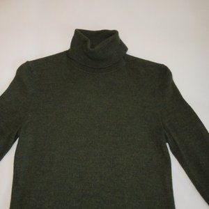 Lord & Taylor turtleneck forest green sweater